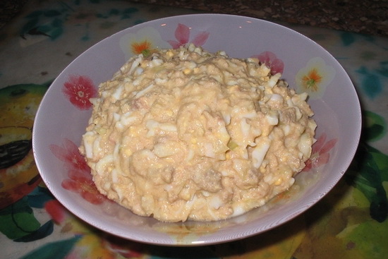 Простой салат с печенью трески рецепт - с рисом и картофелем слоями 4